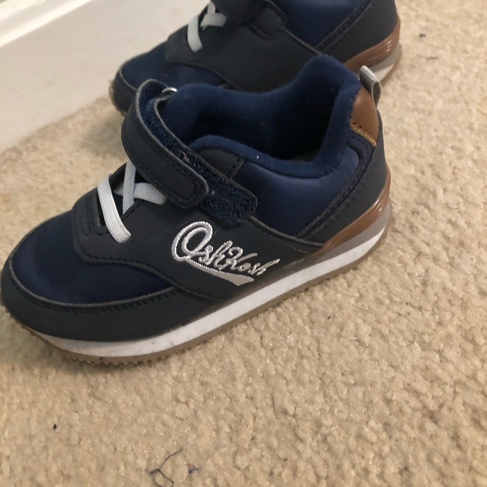 Oshkosh sneakers